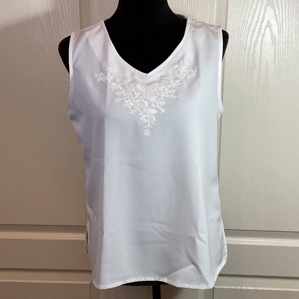 Bon Worth Sleeveless White Floral Embroidered Blouse